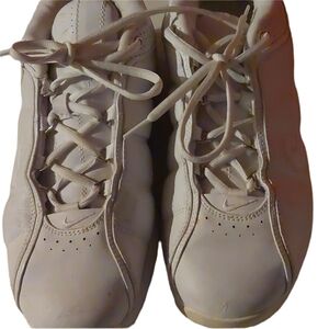 Nike Air VXT II Cross Trainers White Leather Athletic Shoe 